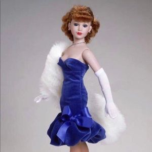 Tonner Kitty Collier 18” Doll “Sassy” Red hair Blue dress, white stole NRFB